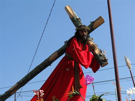 Procesión De Penitencia De Jesús Nazareno De La Merced El Viernes Santo En Antigua Guatemala