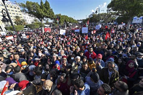 Manifestations Anti Et Pro Saïed Pour La Fête De La Révolution L