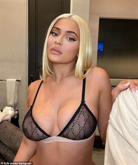 Kylie Jenner Shows New Bronde Hair And Blue Contact Lenses