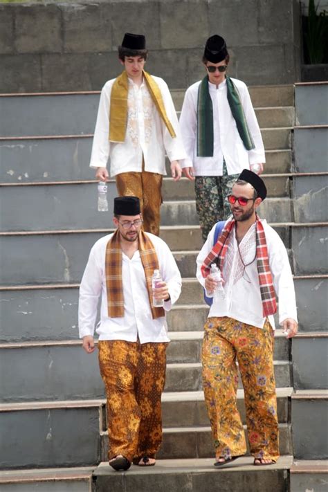 Baju Khas Betawi Homecare24