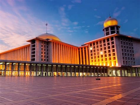 The Grand Istiqlal Mosque Indonesia Travel