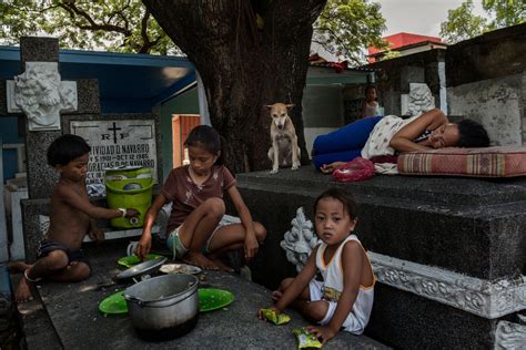 Hard Life Among The Dead In The Philippines The New York Times