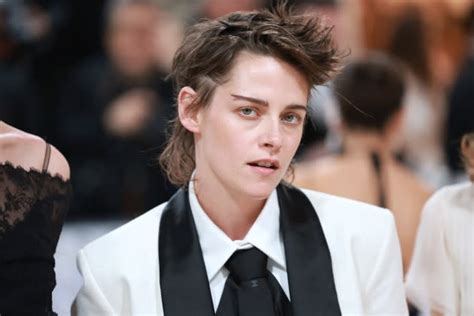 Kristen Stewart Is Writing A ‘stoner Girl Comedy With Her Fiancée And