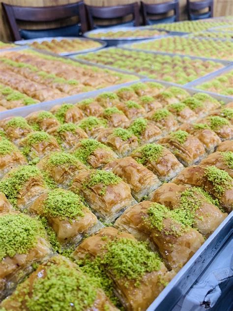 Turkish Premium Baklava Fresh Gaziantep Pistachio Baklawa 1KG Best