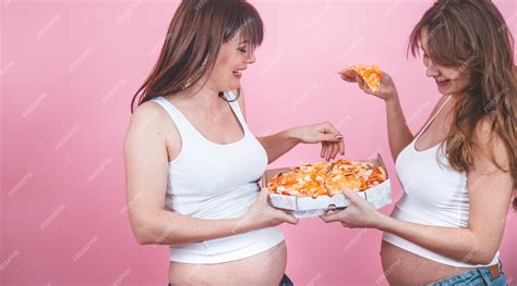 Premium Photo Nutrition Concept Pregnant Women Eating Pizza