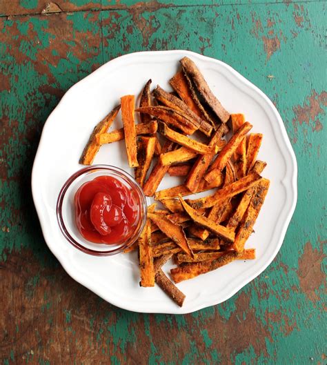 This baked sweet potato fries recipe is ultra crispy, perfectly seasoned, and irresistibly delicious. Curry Baked Sweet Potato Fries - Smile Sandwich