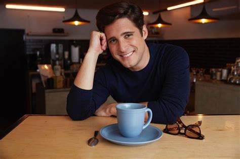 Diego andrés gonzález boneta (born november 29, 1990) is a mexican singer and actor. ¡Dos gotas de agua! Diego Boneta enamora junto a foto con ...
