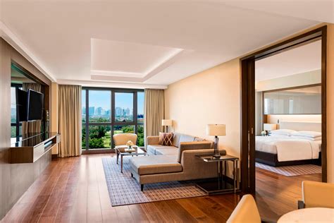 Hotel Rooms And Suite Accommodations In Resorts World Manila Marriott