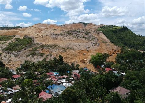Garcia P3 Million Financial Aid For Naga Landslide Victims Cebu