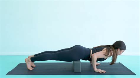 Calling All Yogis Heres How To Chaturanga Correctly Types Of Yoga