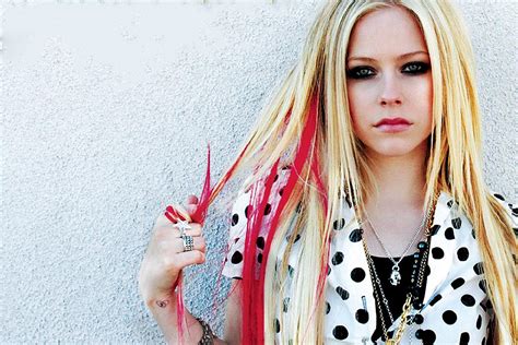 Avril Lavigne Finishes New Album May Return To Pop Punk