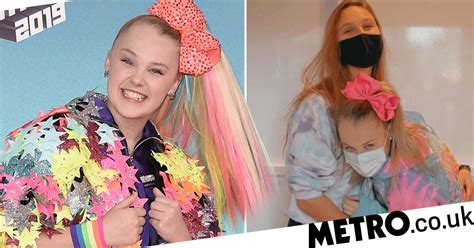 Jojo Siwa Gay Youtube Star Goes Public With Girlfriend After Coming Out Metro News