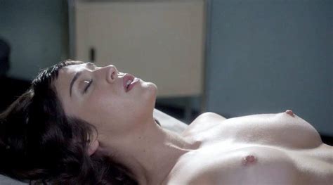 Lizzy Caplan Nude Leaked Pics Porn And Sex Scenes