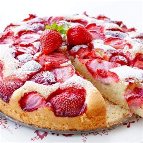 Bekannteste rezepte sind die mohnnudeln aus kartoffelteig, mohnstrudel aus germteig oder die klassische waldviertler mohntorte. Weicher Kuchen mit Erdbeeren - Einfache Kuchen Rezepte