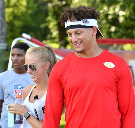 Look Patrick Mahomes Fiancée Brittany Matthews Welcome Their First Child