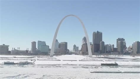 How Much Snow Does St Louis Get A Year