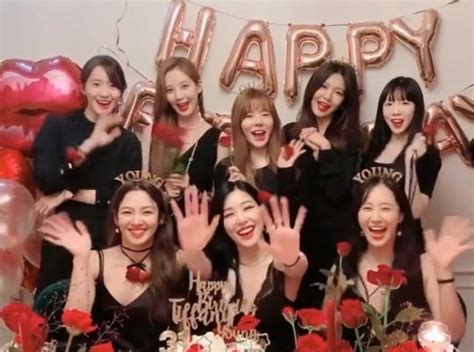 데뷔 13주년 소녀시대는 영원히 소녀시대완전체로 모여 자축 종합 텐아시아