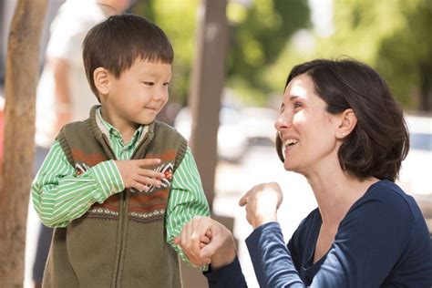 Por Qué Utilizar El Lenguaje De Señas Ayuda A Las Familias De Niños