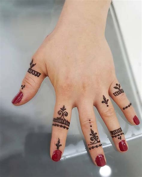 43 Simple Henna Designs That Are Easy To Draw Stayglam