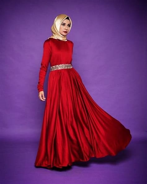 Salah satunya gamis brokat kombinasi satin. Kombinasi Warna Merah Bata Kain Satin / 10 Warna Hijab Yang Cocok Untuk Baju Merah Yang Standout ...