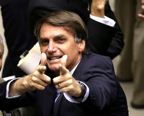 Bolsonaro diz em vídeo que não abre mão dos privilégios que políticos