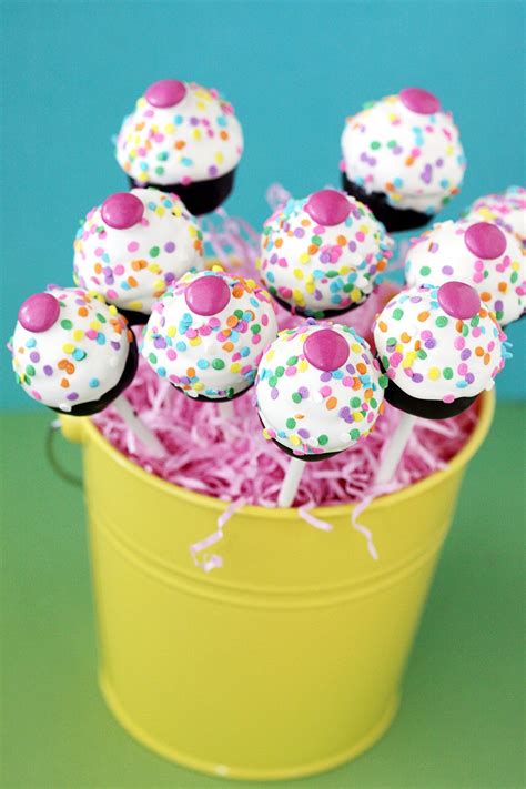 Cute cake on a stick. cake pop favors | Diy cake pops, Cake pops, Cake pop molds
