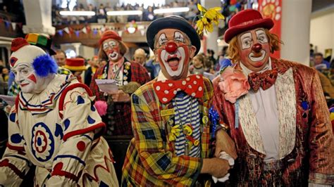Not Clowning Around How Clowns Went From Funny To Scary Abc News
