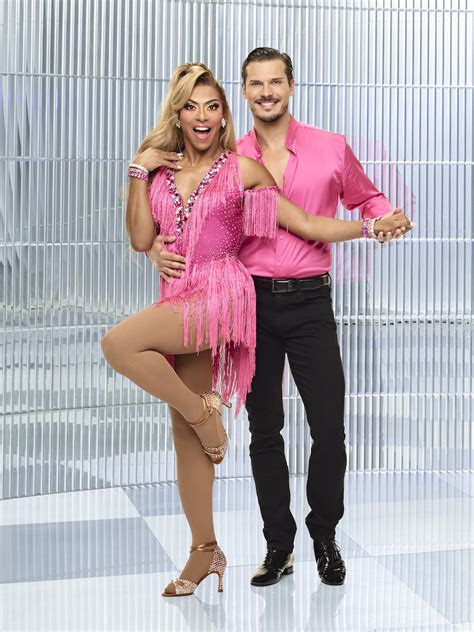 Dancing With The Stars Season 31 See The Official Dwts 2022 Partner Photos Abc7 Chicago