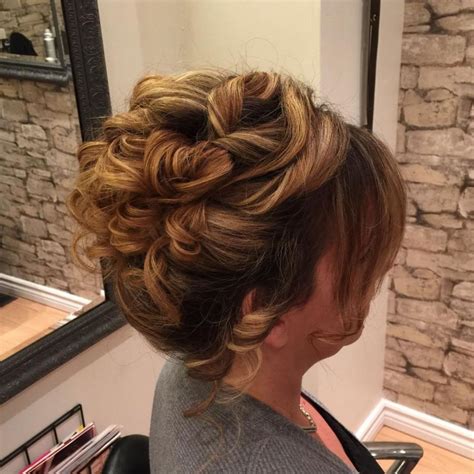 50 Ravishing Mother Of The Bride Hairstyles In 2020 Mother Of The