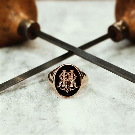 The kelly family crest from family crest uk your leading heraldic expert. Pin by Guygella on Signets and syphers | Mens jewelry ...