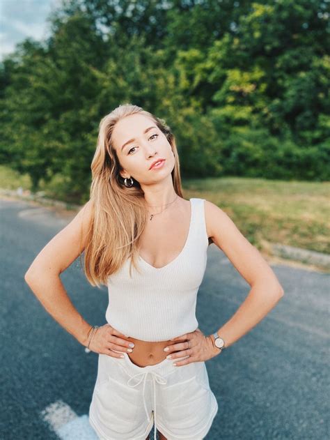 Girl Modelling At Summer Photo Shoot 🍉 Summer Photoshoot Girl Model