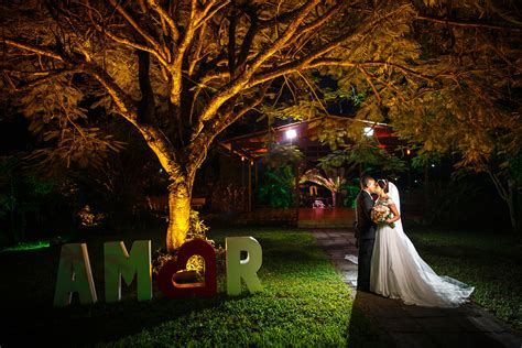 Noivos no Campo Casamento e família Fotografia de casamento Casamentos