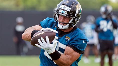 New york jets cut qb tim tebow. Tim Tebow looked jacked at Jags practice and fans had lots ...