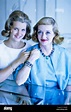 Bette Davis con la hija de Barbara, 1960 Fotografía de stock - Alamy