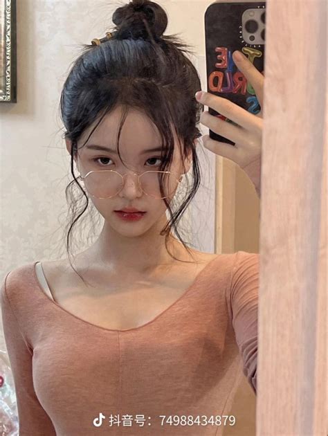 Chinese Fashion Korean Style Makeup Douyin Mirror Selfie Ideas Girl Japanese In 2022 Hanbok