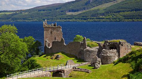 Urquhart Castle Scotland Travel Guide Nordic Visitor