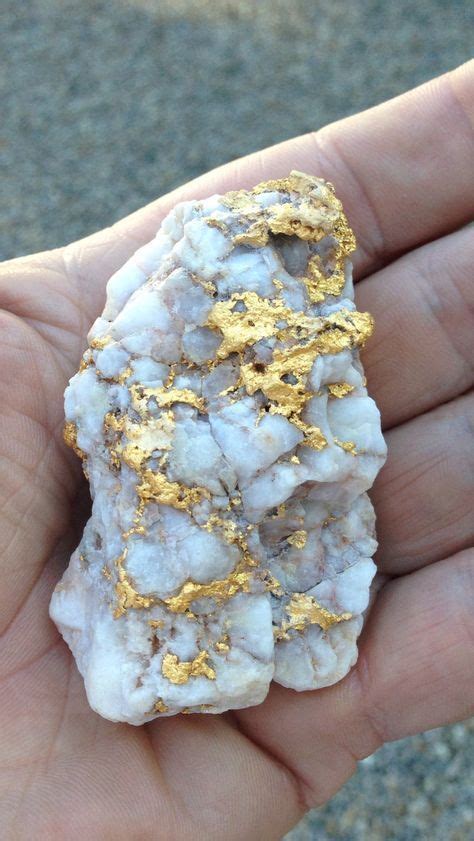 Gold And Quartz Rock Crystals Stones And Crystals Minerals And