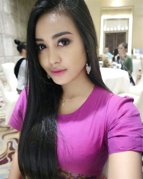 Ayu Sintya Dewiさんはinstagramを利用しています「😇」 Wanita Gadis Cantik Gadis Cantik Asia