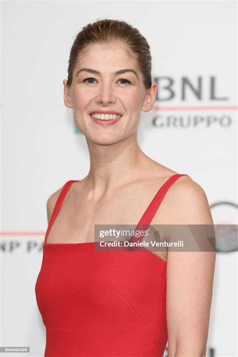 Rosamund Pike Attends Hostiles Photocall During The 12th Rome Film News Photo Getty Images