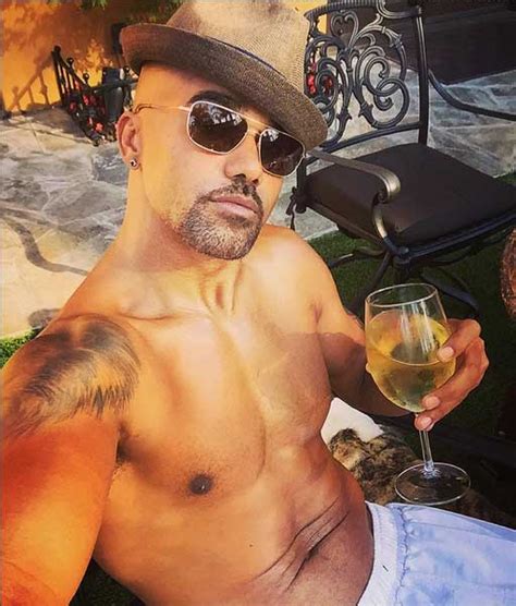 Shemar Moore Goes Shirtless For The Gram Gets Everyone Talking About