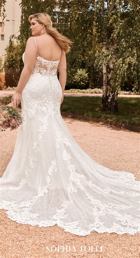 12 Gorgeous Plus Size Wedding Dresses For The Curvy Bride Find My Dress