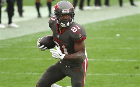 Report Buccaneers Star Receiver Antonio Brown Out Vs Packers In Nfc