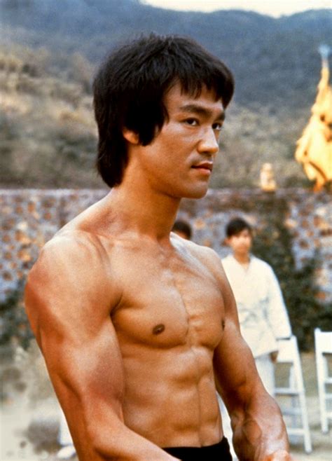 Bruce lee became a master martial artist and actor. BRUCE LEE - SON PROGRAMME EVOLUTIF - Karate Bushido