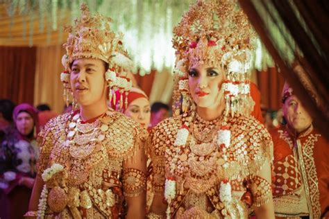 2 days ago · perpustakaan.id adalah sebuah perpustakaan online nasional indonesia yang menyediakan materi atau pelajaran sekolah secara gratis untuk mencerdaskan anak bangsa 5 Baju Adat Paling Unik di Indonesia - Boombastis.com ...