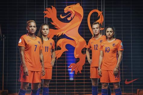 Holanda horários televisivos e de streaming online da seleção nacional de futebol. Holanda troca leão por leoa na camisa da seleção feminina ...