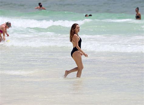 49 Hottest Alycia Debnam Carey Bikini Pictures Show Off Her Sexy Fit Body To The World The Viraler