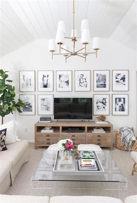 20 Modern Living Room Wall Decor Pimphomee