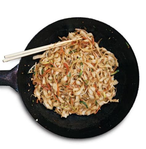 Shanghai fried noodles (cu chao mian). Everyday Fried Noodles (Tian Tian Chao Mian) (With images ...