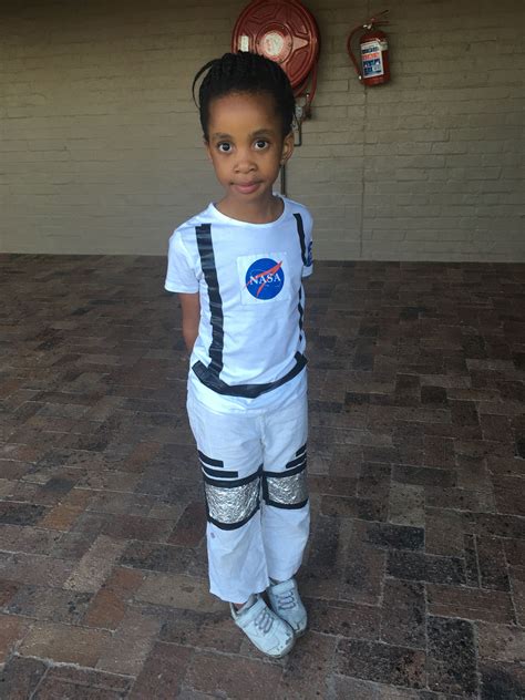 Homemade Astronaut Costume Astronaut Costume Diy Astronaut Costume