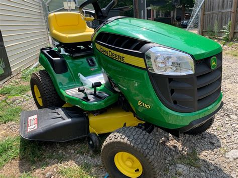 42in John Deere E110 Riding Hydrostatic Lawn Tractor W Only 9 Hours